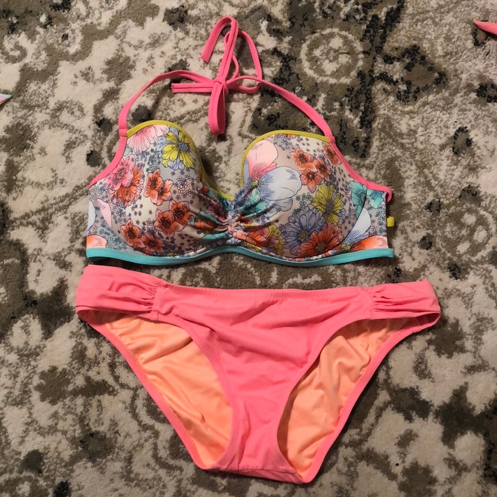 Victoria’s Secret Swimsuit 36D